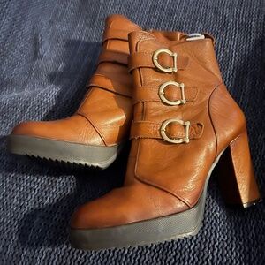 Lyard Ankle Boots